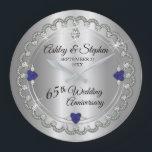 Blue Spinel Diamonds 65e Bröllop-årsdag Stor Klocka<br><div class="desc">Oöverträffad elegans ramar denna 65e utformades bröllop-årsdagen i en unik skalopad diamantdesign med centerdroppdiamant med hjärtformade blå spinel (sapphire blue look)-accenter och faux-tillagda gnistor på en silver-tonsövertoning. Observera att alla varningstexter är tryckta och endast får förekomma så reellt som möjligt i en platt, tryckt design. Detta omfattar alla metalliska gradienter...</div>