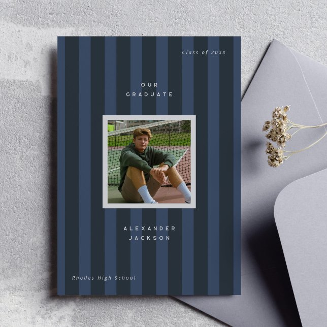 Blue Sporty Stripes Graduation Photo  Meddelande (dark blue sporty stripes modern graduation photo announcement card)