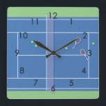 Blue Tennis Court Modern Tennis Player Fyrkantig Klocka<br><div class="desc">Personligens klassiska tennisbanedesign i blått med klassisk tennis, chic, preppy & elegant tennis rackets och grönt tennis bollar. Enkel, minimalistisk gåva till ditt tennislag eller tennislag. Personlig Gift för tennisspelare. Bild på Blue tennis court. Trendigets tennisspelare, hemdekanter. Trendigets moderna tennisspelarpresenter. Modern gåva till din coola- eller skoltennislag! Tennis bröllop. Tennisgåva...</div>