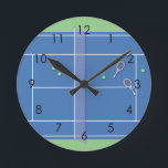 Blue Tennis Court Modern Tennis Player      Rund Klocka<br><div class="desc">Personalized classic tennis court design in blue with classic, chic, preppy & elegant tennis rackets and green tennis balls. Simple, minimalist gift for your tennis coach or tennis team. Personalized Gift for a tennis player. Blue tennis court illustration. Trendy tennis players home decor. Trendy modern tennis player gifts. Cool retro...</div>