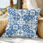 Blue Tile Santorini Grekiska/spanska tema Kudde<br><div class="desc">Den grekiska musikaliska blåa,  tileinspirerad Dancing Queen-möhippa-themed dekorativ kudde.</div>