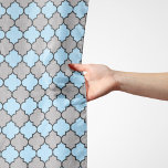 Blue Trellis, Quatrefoil, marockansk lattice Sjal<br><div class="desc">Elegant,  snyggt och sofistikerad marockansk trellis mönster i grått och blå färg. Modern gåva och trendig,  perfekt för det latetiska älskare i ditt liv.</div>