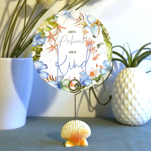 Blue Tropical Kärlek är Patient Bröllop Sign Inbjudningar (love is patient love is kind sign tropical blue hibiscus flowers wedding green banana leaves)