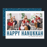 Blue Typography Photo Collage Lycklig Hanukkah Julkort<br><div class="desc">Lycklig Hanukkah! Anpassade Lycklig Hanukkah-fotosamlingskort med blå enkel typografi och snö mönster. Anpassa genom att lägga till tre foton,  namn,  år och annan information. Det här moderna platta Hanukkah-kortet finns i andra färg och andra djurbesättningar.</div>