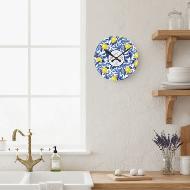 Blue Watercolor Lemon Patten Monogram  Rund Klocka (Skapare uppladdad)