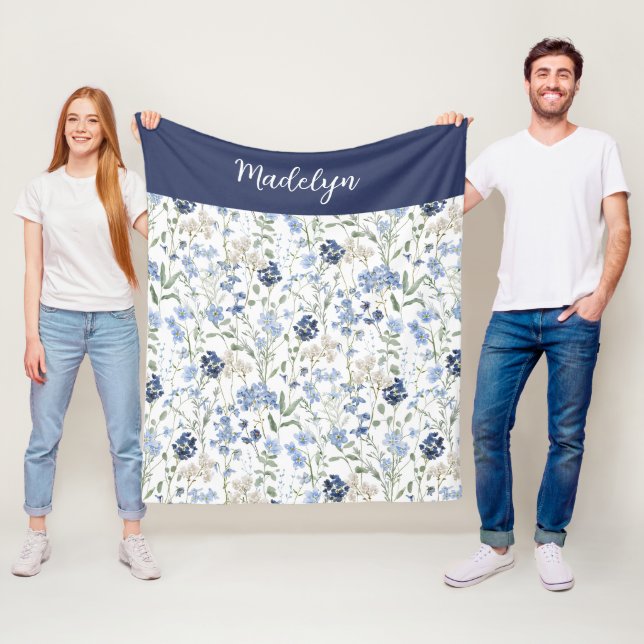 Blue Watercolor Wildflower Monogram Name Fleecefilt (På plats)