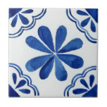 Blue & White Blommönster Mediterranean Kakelplatta<br><div class="desc">Ge ditt hem är ett unikt Medelhavsfack med Blue & White Blommönster Mediterranean Ceramic Tile! Den här snygga plattan har en vacker vattenfärg i stil mönster i blått och vitt som kommer att ge sofistikering och charm till alla rum. Perfekt för att öka intresset för murmurar. Den här plattan är...</div>