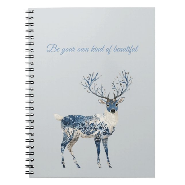 Blue White Chic Deer Anteckningsbok (Framsidan)