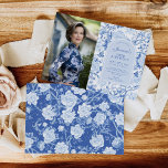Blue White Chinoiserie Blommigt 50:e födelsedagsfo Inbjudningar<br><div class="desc">Den här chinoiseriinspirerade designen har elegant botaniska blommigtar,  fåglar och grönska i delft-blått och vitt. Anpassa inbjudan med dina detaljer och om du vill ordna om stil och placera texten ytterligare trycker du på knappen "Klicka för att anpassa ytterligare".</div>