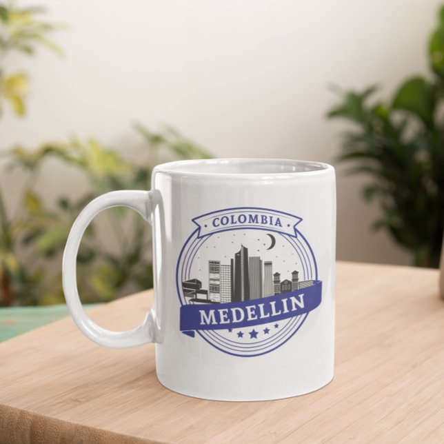 Blue White Medellin Colombia Cityscape Logotyp Kaffemugg (Blue White Medellin Colombia Cityscape Logo Coffee Mug)