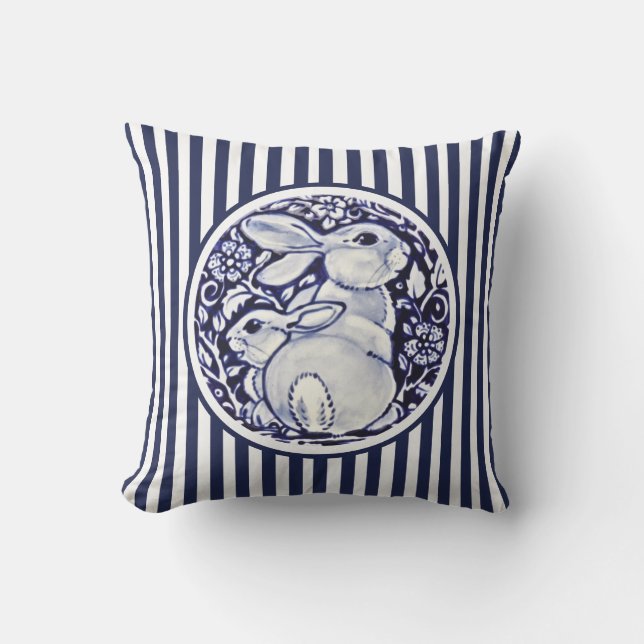 Blue & White Rabbit Bunny Rand Dedham Blommigt Kudde (Framsida)