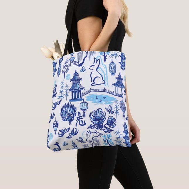 Blue & White Rabbit Chinoiserie Tote Bag Tygkasse (Närbild)