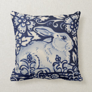 Blue White Resting Rabbit Hare Navy Chinoiserie Kudde