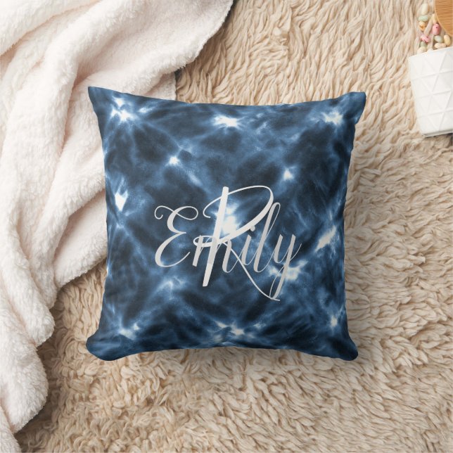 Blue & White Shibori Tie Dye Monogram Namn Kudde (Filt)
