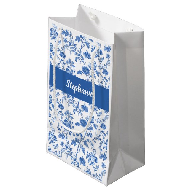 Blue White Vintage Floral Monogram Name (Framsidan Vinklad)