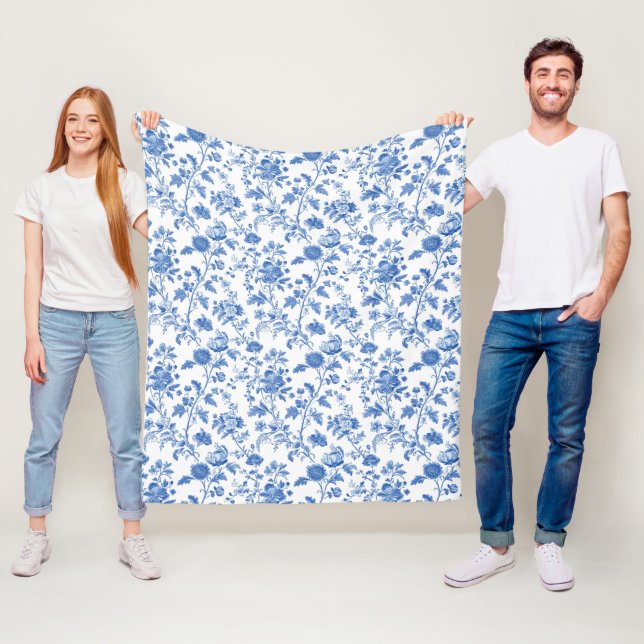 Blue White Vintage Toile Floral Fleecefilt (På plats)