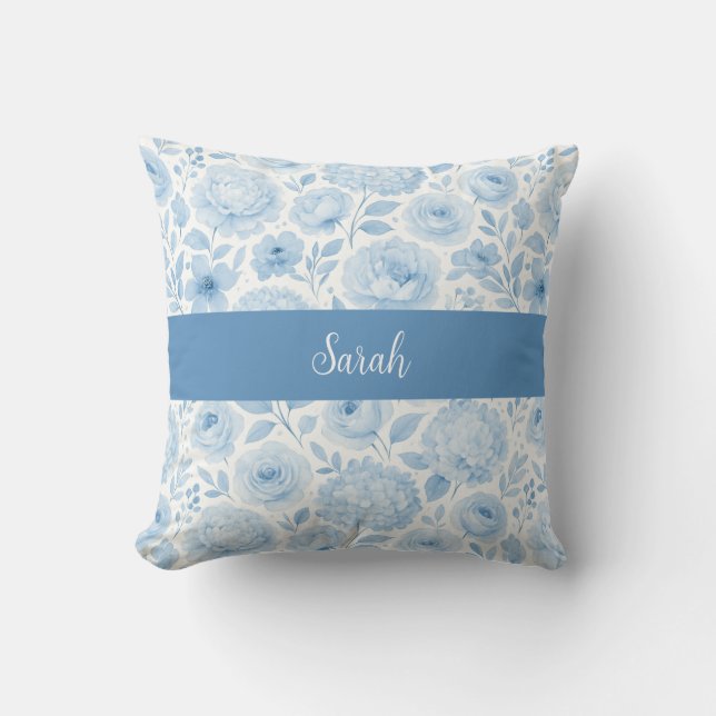 Blue White Watercolor Floral Monogram Name Kudde (Framsida)