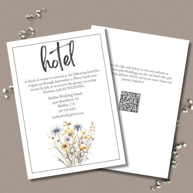 Blue Wildblommor Elegant Formal Bröllop Hotel Tilläggskort (Blue Wildflowers Formal Elegant Wedding Hotel Enclosure Card with QR Code.)