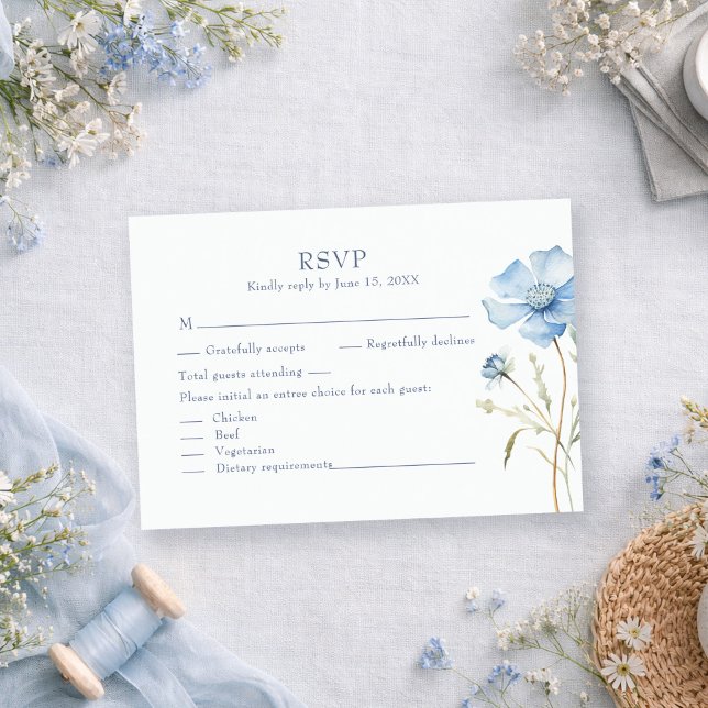 Blue Wildflower Garden Wedding RSVP Card OSA Kort (Blue Wildflower Garden Wedding RSVP Card on a romantic table with tiny dusty blue wildflowers)