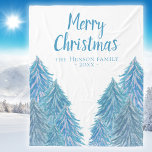 Blue Winter Forest Träd Watercolor jul Fleec Fleecefilt<br><div class="desc">Blå vinter-skogen Träd Watercolor-julen Blanket. Vattenfärgen teckning i en skog på vintern och snö,  träd på vintern med snö i blått färg. Du kan ändra texten eller radera den.</div>