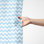 Blue Zigzag, Blue Chevron, Geometric Mönster Sjal<br><div class="desc">Elegant,  snyggt och sofistikerad zigzag (chevron) mönster i blått och vitt färg. Modern gåva och trendig,  perfekt för Zigzag älskare i livet.</div>
