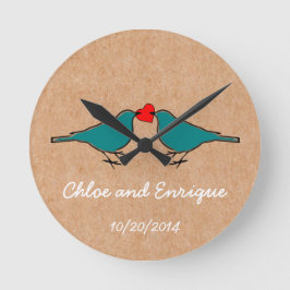 Bluebirds och kärlekhjärtabröllop rund klocka