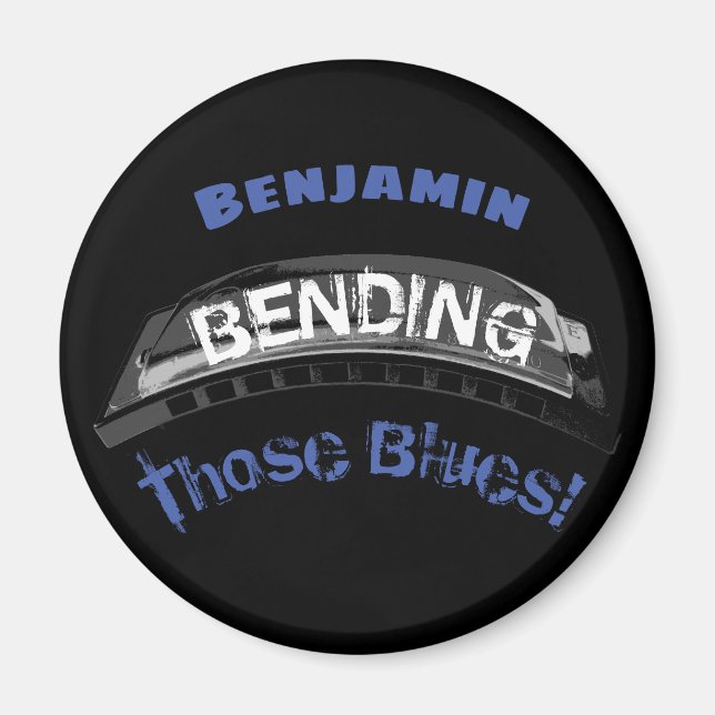 Blues harmonica-spelare som böjer musiker i humor magnet (Framsidan)