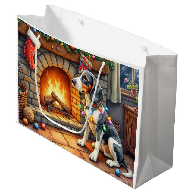 Bluetick Coonhound Fireplace with Christmas Lights (Framsidan Vinklad)