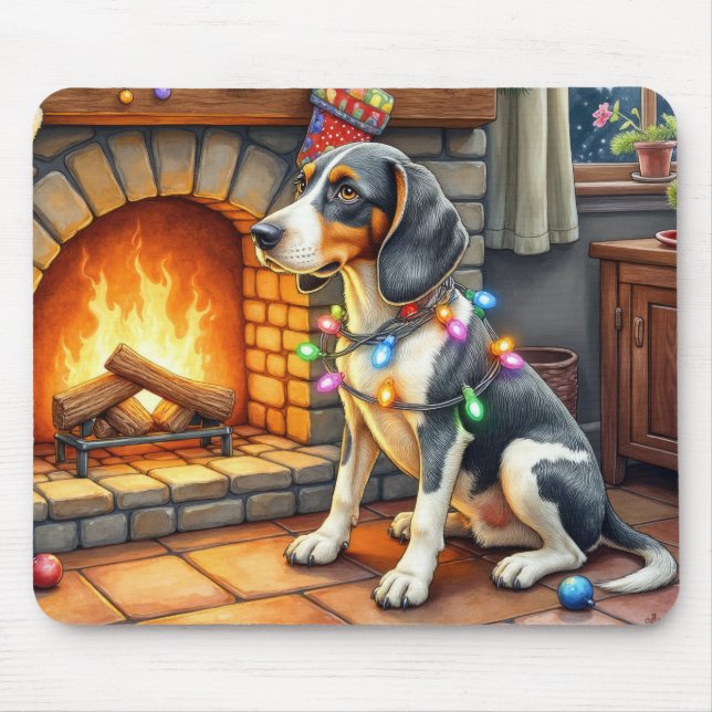 Bluetick Coonhound Fireplace with Christmas Lights Musmatta (Framsidan)