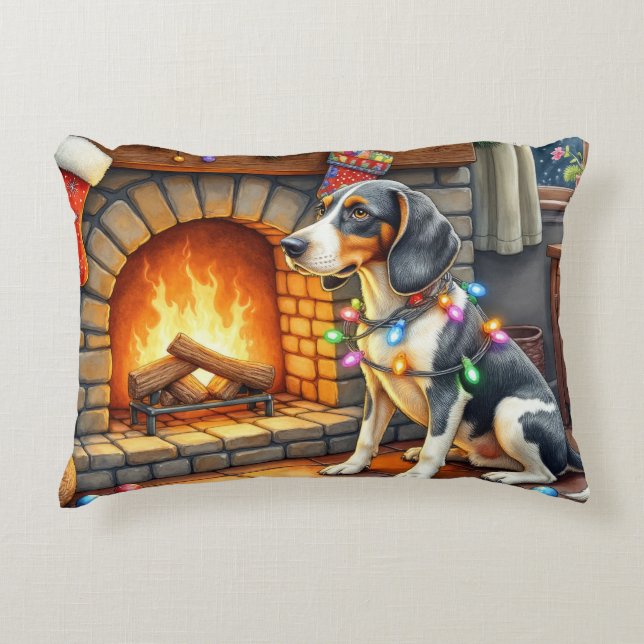 Bluetick Coonhound Fireplace with Christmas Lights Prydnadskudde (Framsidan)