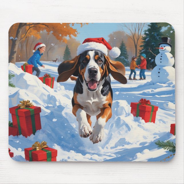 Bluetick Coonhound springer i snö med jul  Musmatta (Framsidan)