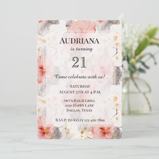 Blush Coral Grey Floral Birthday Inbjudningar (Stående Fram)