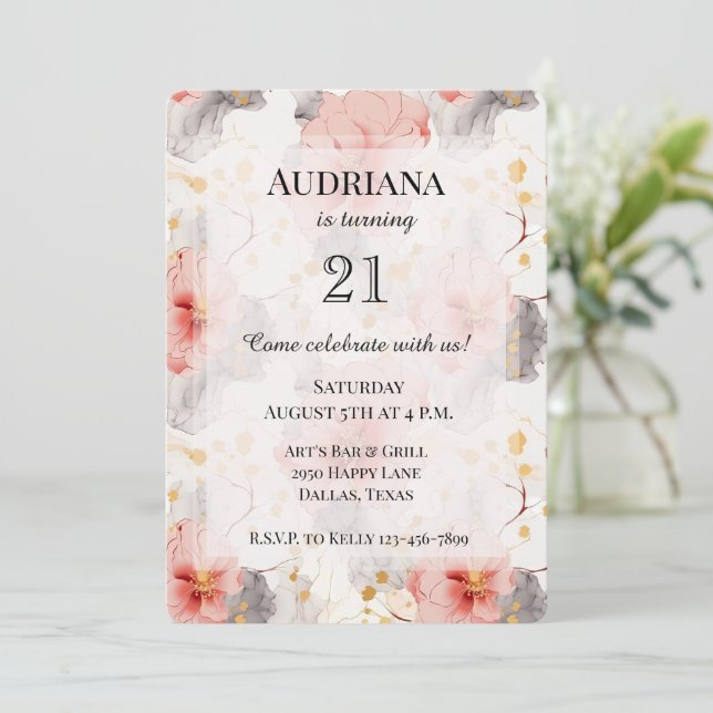 Blush Korallgrå Blommig Födelsedag Inbjudningar (Stående Fram)