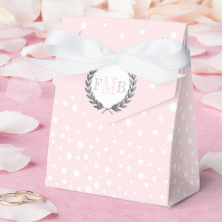 Blush pink and white polka dot pattern wedding fav presentaskar