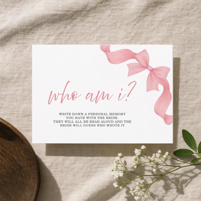 Blush Pink Bow Who Am I Bridal Shower Game Card Inbjudningar (Skapare uppladdad)