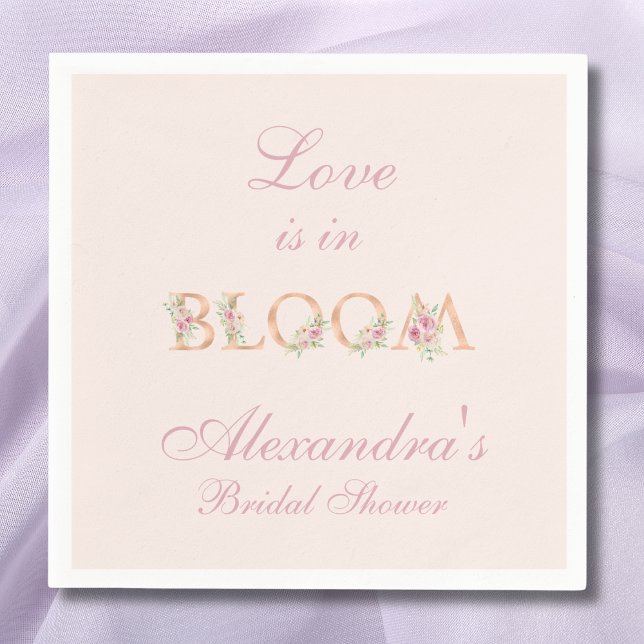 Blush Pink Roses Love is in Bloom Bridal  Shower Pappersservett (Skapare uppladdad)
