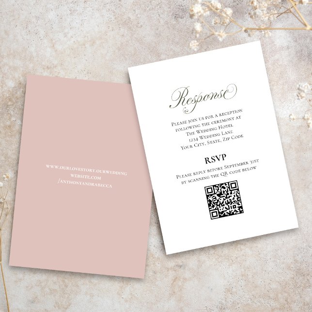 Blush Pink Script Wedding RSVP QR Code Card Tilläggskort (Elegant blush pink wedding RSVP card with QR code for easy online guest responses.)