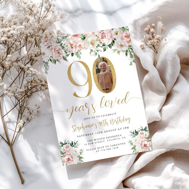Blush Rosa Blommig Foto 90-års Födelsedagsinbjudan Inbjudningar (Skapare uppladdad)
