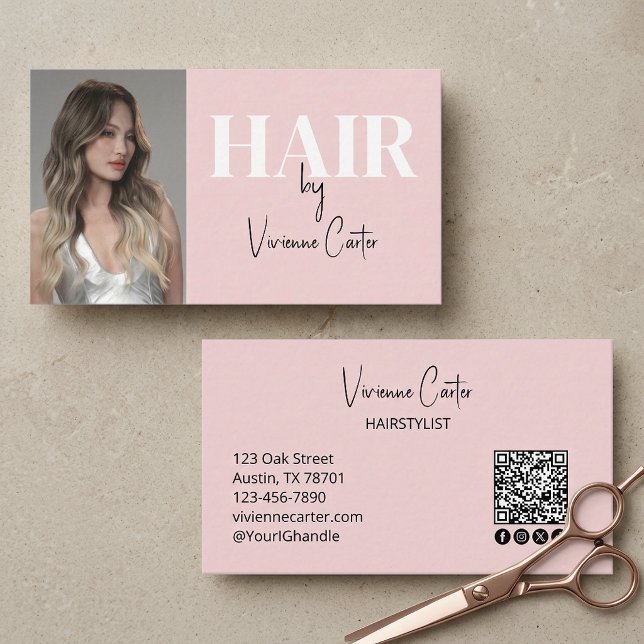 Blush Rosa Skript Socialt Ikon QR-kod Frisör Visitkort (Blush Pink Script Social Icon QR Code Hair Stylist Business Card)