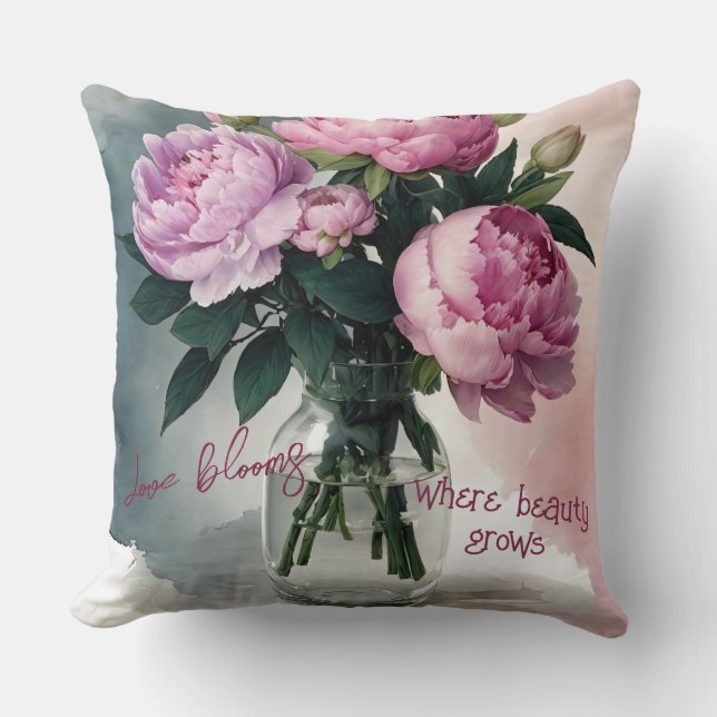Blushing Peonies in Glass Vas Dekorativ kudde (Framsida)