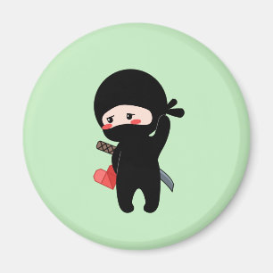 Blyg rodnande ninja som håller origamipapperhjärta magnet