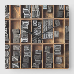 blytyp för letterpress i en fodral-klocka fyrkantig klocka