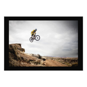 BMX-cyklist som hoppar Affisch Fototryck