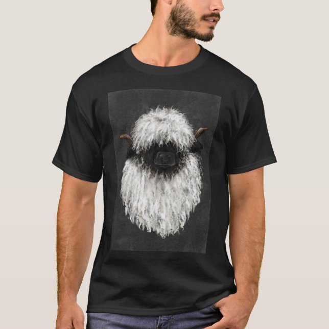 Bo Sheep. Valais Blacknose Sheep.  Sticker Essenti T Shirt (Framsida)
