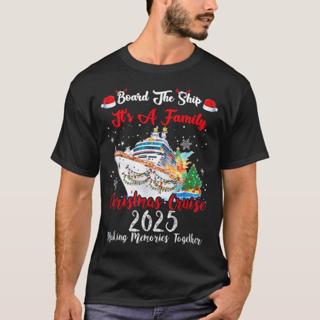 Board The Ship It's A Family Christmas Cruise 2025 T Shirt (Framsida)