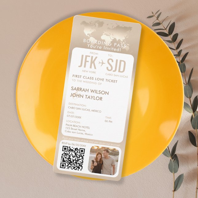 Boardingpass Flygplan Biljett-destinationsbröllop Inbjudningar (modern elegant gold boarding pass wedding invitation with a photo and qr code)