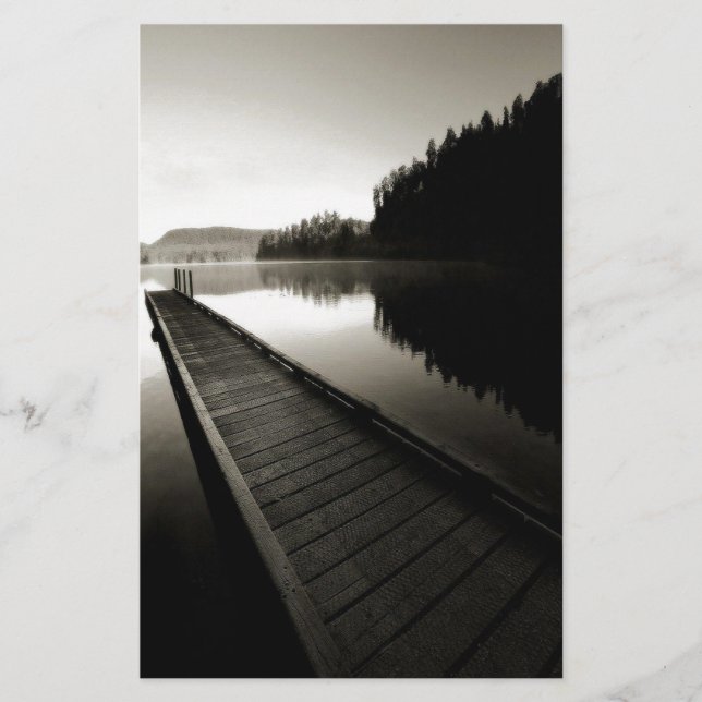 Boat Dock vid Sjö (Framsida)