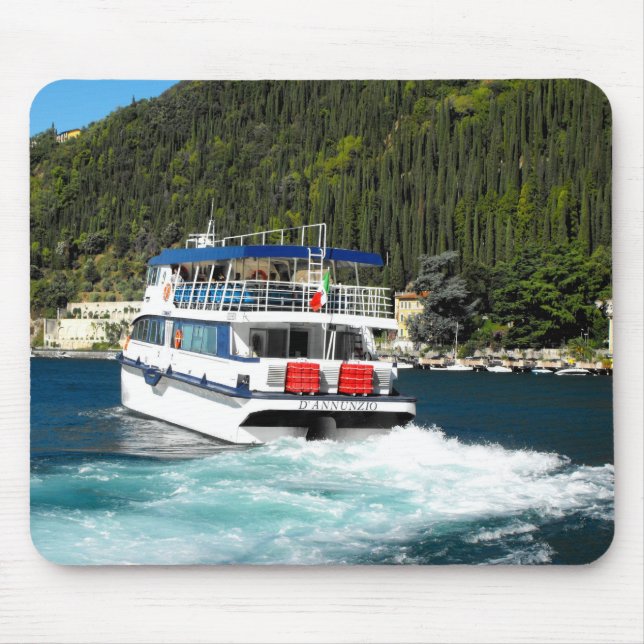 Boat lämnande Maderno på Sjö Garda Musmatta (Framsidan)