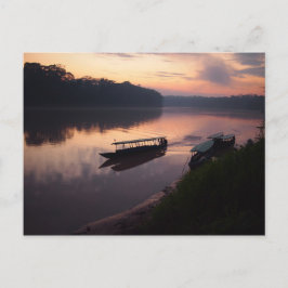 Boat vid floden i Amazonas regnskogskort Vykort