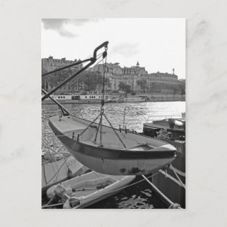 Boat vid floden Paris Vykort